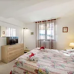 度假居 瓦坎扎别墅极光之家招待所 Laureana Cilento